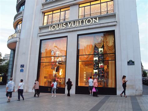 louis vuitton spaccio aziendale|louis vuitton france.